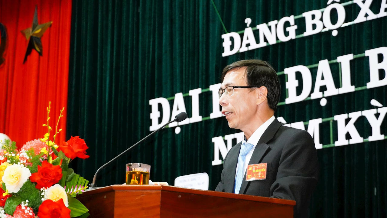 Bí thư Đảng ủy xã Tiên Phước Nguyễn Hồng Minh phát biểu khai mạc đại hội.
