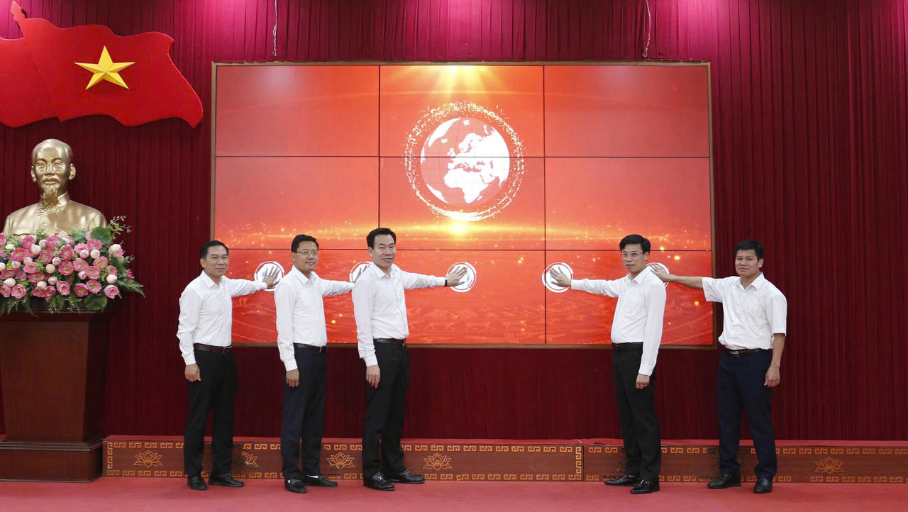 Ra mắt chuyên trang thông tin Đại hội đại biểu Đảng bộ xã Yên Bình. Ảnh: Nguyên Đức.