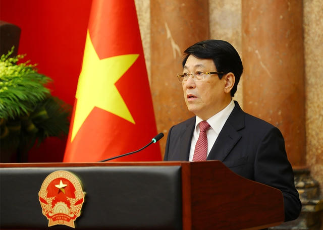 Chủ tịch nước Lương Cường nhiệt liệt chúc mừng 7 đồng chí được thăng quân hàm, cấp bậc hàm Đại tướng, Thượng tướng.