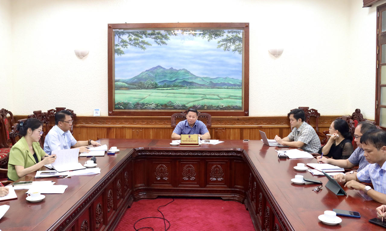 Quang cảnh cuộc họp.