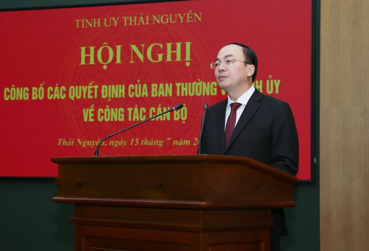 Ông Nguyễn Đăng Bình, Chủ tịch HĐND tỉnh Thái Nguyên phát biểu tại hội nghị