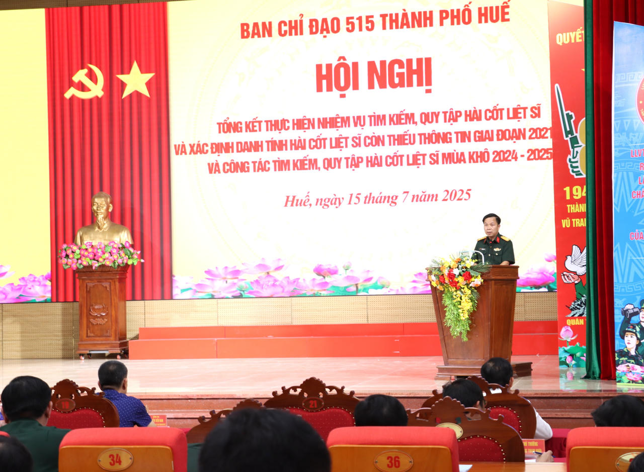 Thượng tá Trương Viết Hải, Chính ủy Bộ CHQS thành phố, Phó Trưởng ban Thường trực Ban Chỉ đạo 515 thành phố Huế phát biểu kết luận Hội nghị.