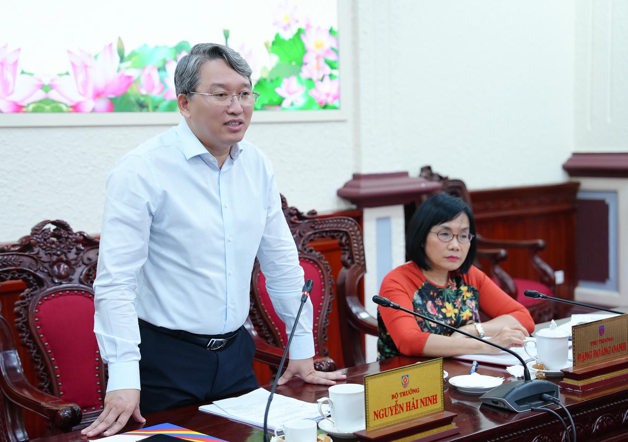 Bộ trưởng Nguyễn Hải Ninh ghi nhận, đánh giá cao chất lượng các Báo cáo kết quả rà soát thời gian qua do Cục tham mưu, xây dựng.