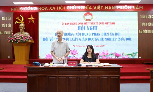 GS.TS Trần Ngọc Đường, Chủ nhiệm Hội đồng Tư vấn Dân chủ và pháp luật phát biểu tại Hội nghị . Ảnh: Thế Quảng