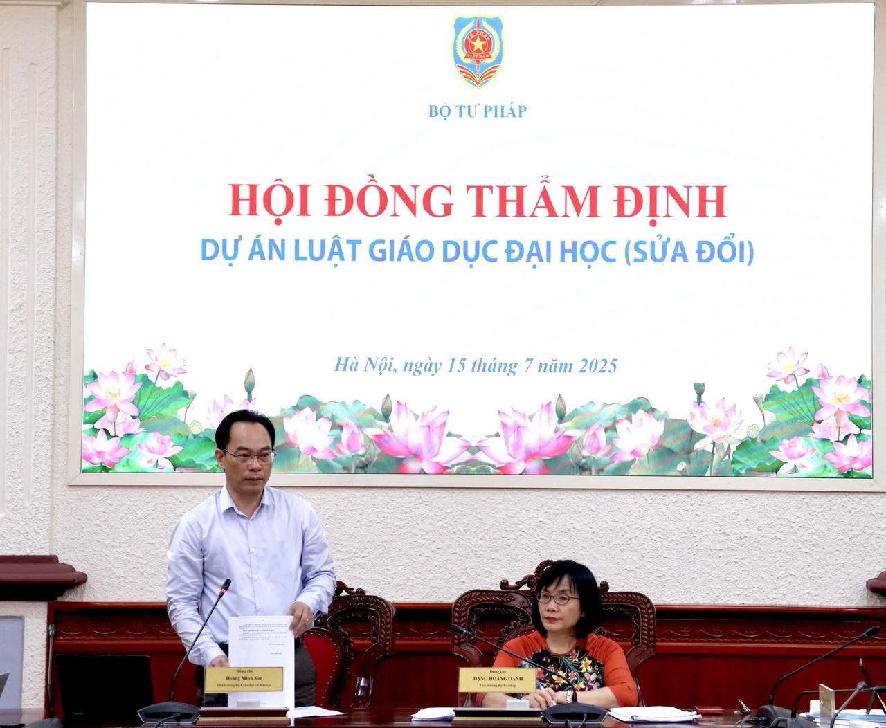 Thứ trưởng Bộ Giáo dục và Đào tạo Hoàng Minh Sơn phát biểu.