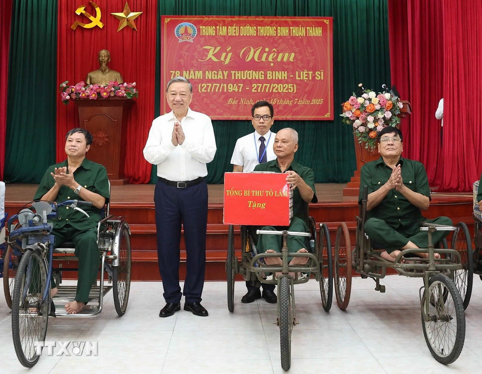 Tiếp tục chăm lo tốt hơn đời sống vật chất, tinh thần của các thương, bệnh binh, người có công