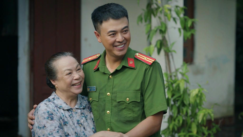 Bộ phim "Có anh nơi ấy bình yên" kể về những người chiến sĩ bám cơ sở