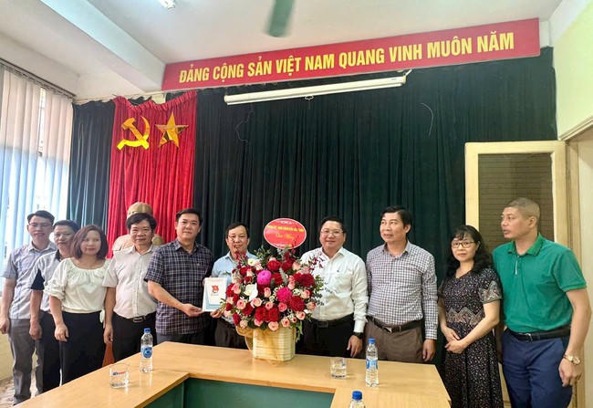 Lãnh đạo Học viện Thanh thiếu niên Việt Nam chúc mừng Tạp chí Thanh niên