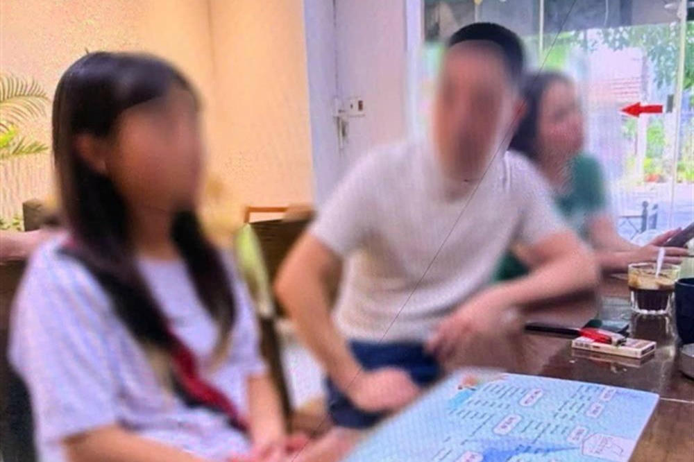 Nữ sinh đang đi ôn thi học sinh giỏi, bố mẹ nhận yêu cầu nộp 100 triệu để chuộc con Nữ sinh đang đi ôn thi học sinh giỏi, bố mẹ nhận yêu cầu nộp 100 triệu để chuộc con