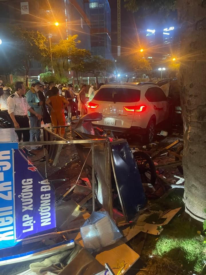 Ô tô tông liên hoàn nhiều xe ở Hà Nội, 1 người tử vong