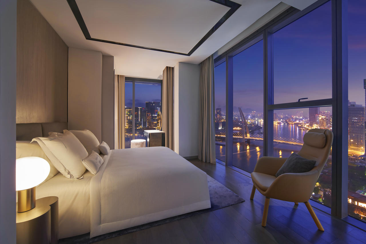 Mỗi căn hộ sở hữu tầm nhìn rộng mở hướng về trung tâm thành phố, sông Sài Gòn và mảng xanh Thảo Cầm Viên, một đặc quyền hiếm có giữa lõi trong tâm Sài Gòn.