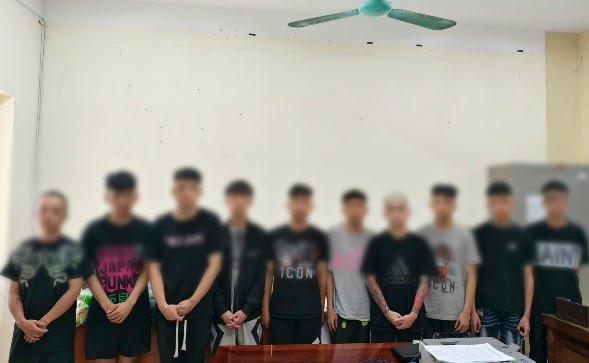 Nhóm đối tượng bị bắt giữ. Ảnh: Công an Hà Nội.
