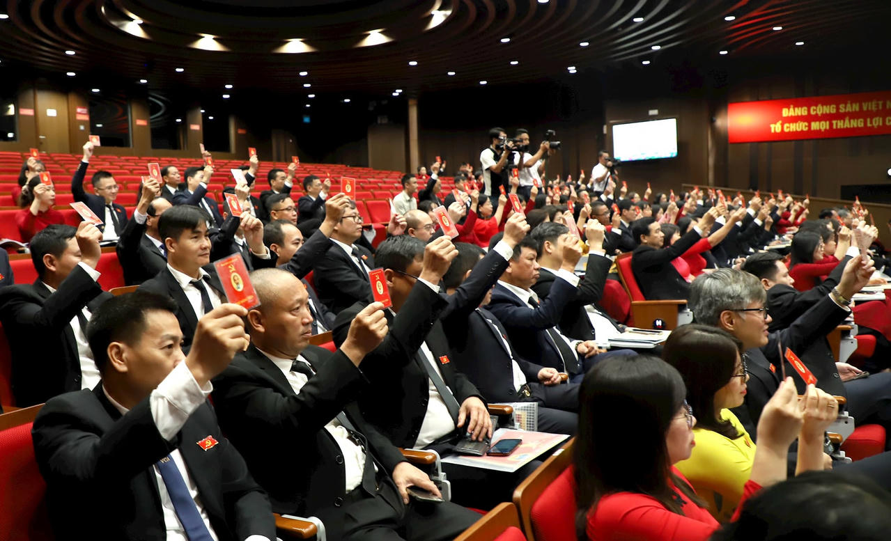 Đại hội nhất trí 100% thông qua Nghị quyết Đại hội.