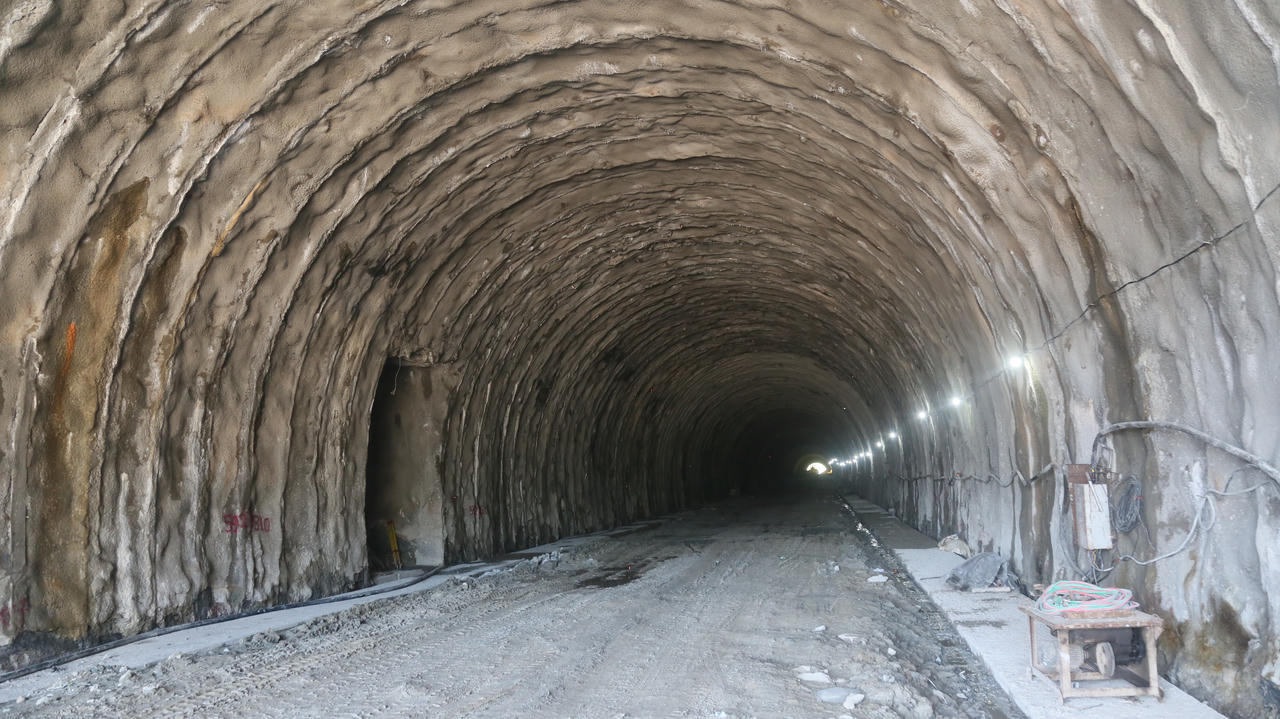 Hầm đường bộ Đèo Ngang đưa vào sử dụng sẽ nâng cao năng lực giao thông trục Bắc - Nam.