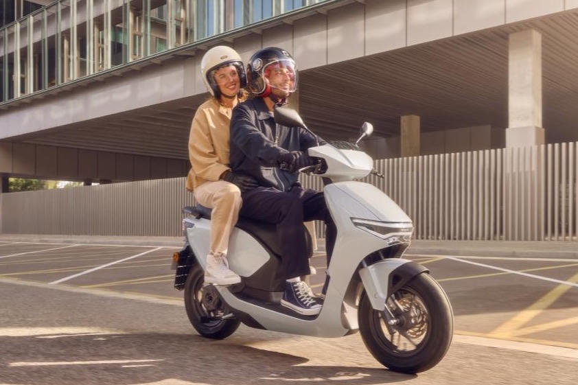 Honda Việt Nam chính thức bàn giao xe máy điện cao cấp Honda CUV e: cho những khách hàng đầu tiên