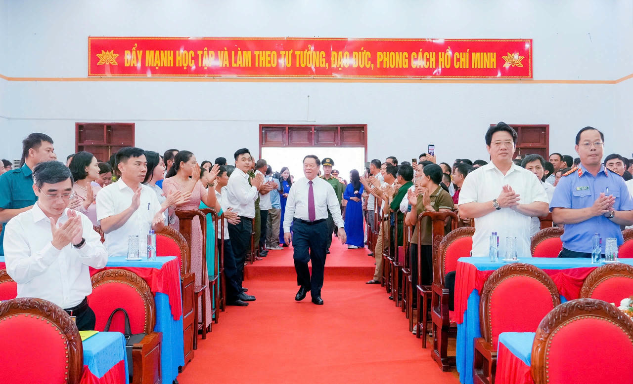 Trưởng Ban Tuyên giáo và Dân vận Trung ương dự Ngày hội toàn dân bảo vệ ANTQ tại Nghệ An