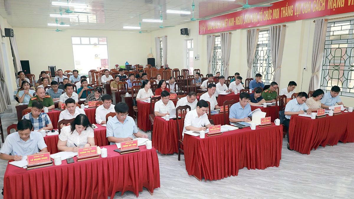 Các đại biểu dự buổi làm việc của Phó Chủ tịch UBND tỉnh Hoàng Gia Long với Đảng ủy các xã Thanh Thủy và Lao Chải. Ảnh: Phi Anh