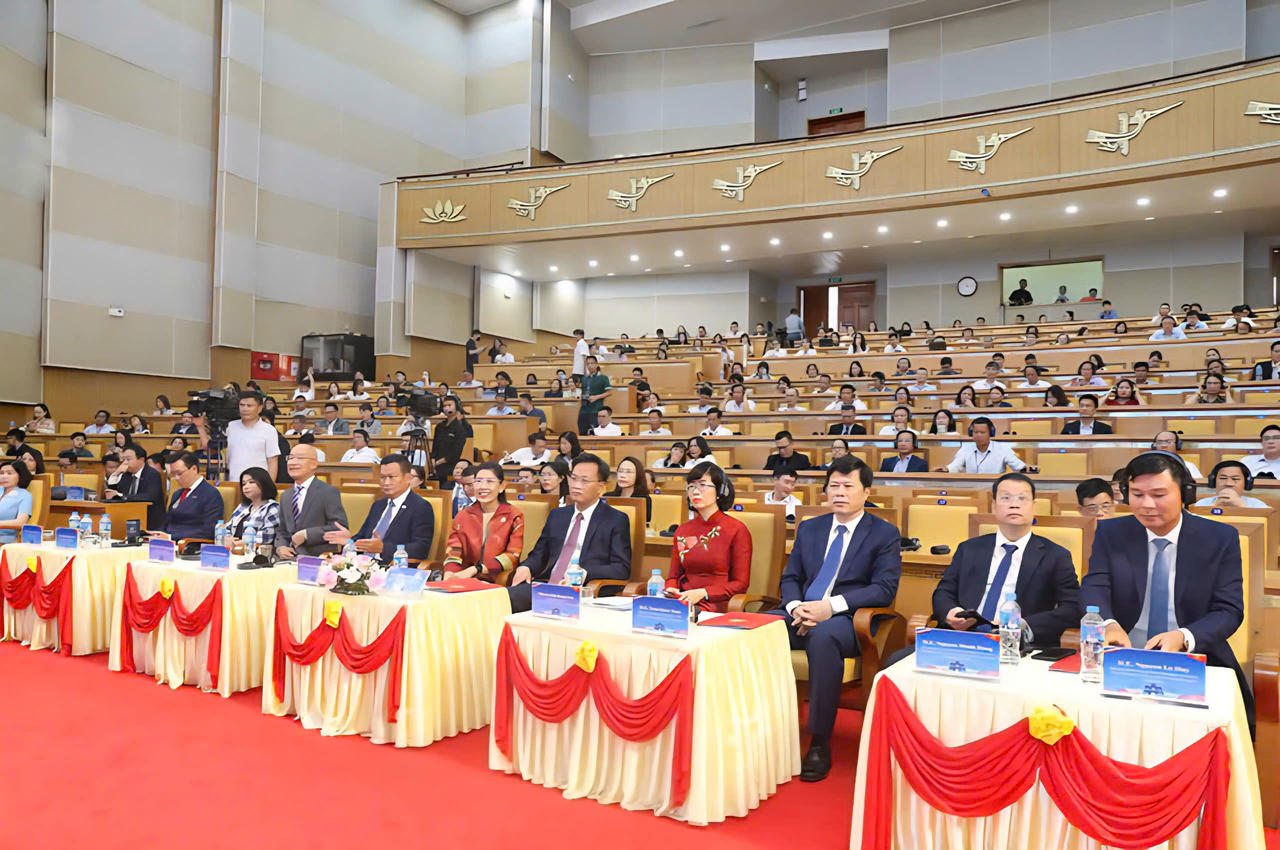 Quang cảnh tại Diễn đàn