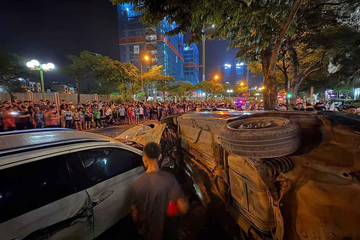 Ô tô tông liên hoàn nhiều xe ở Hà Nội, 1 người tử vong