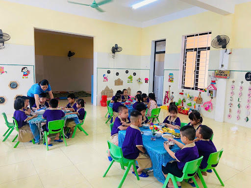 Một bữa ăn bán trú tại một trường mầm non công lập.