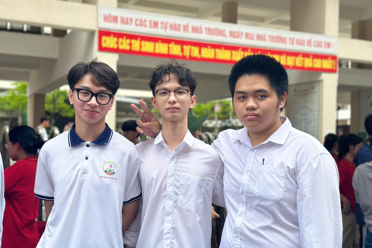 Hà Nội hạ điểm chuẩn trúng tuyển lớp 10 công lập