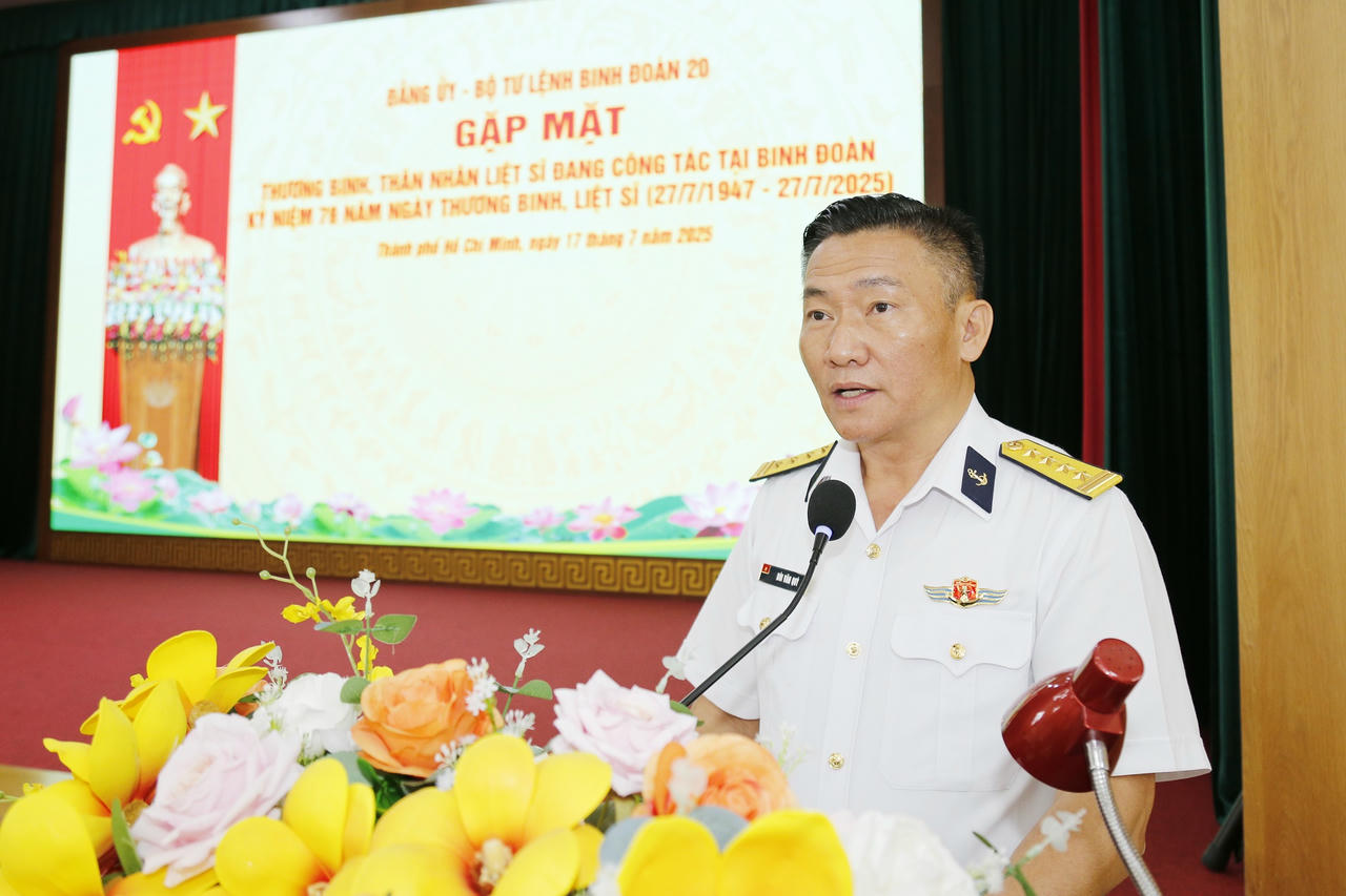 Đại tá Bùi Văn Quỳ phát biểu
