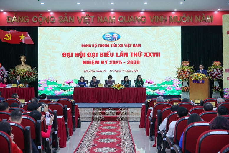Thủ tướng chỉ rõ, TTXVN phải tiên phong, gương mẫu, đi đầu trong mặt trận tư tưởng của Đảng; thông tin, truyền thông, bảo vệ nền tảng tư tưởng của Đảng - Ảnh: VGP/Nhật Bắc