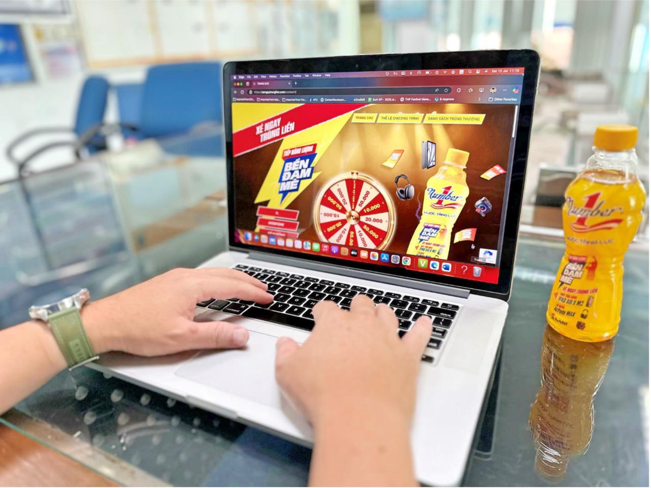 Dễ chơi, dễ trúng với hơn 860.000 giải thưởng với tổng giá trị 10 tỷ đồng cùng chương trình khuyến mại “Tiếp năng lượng, bền đam mê” của Number 1 trong hè năm nay.