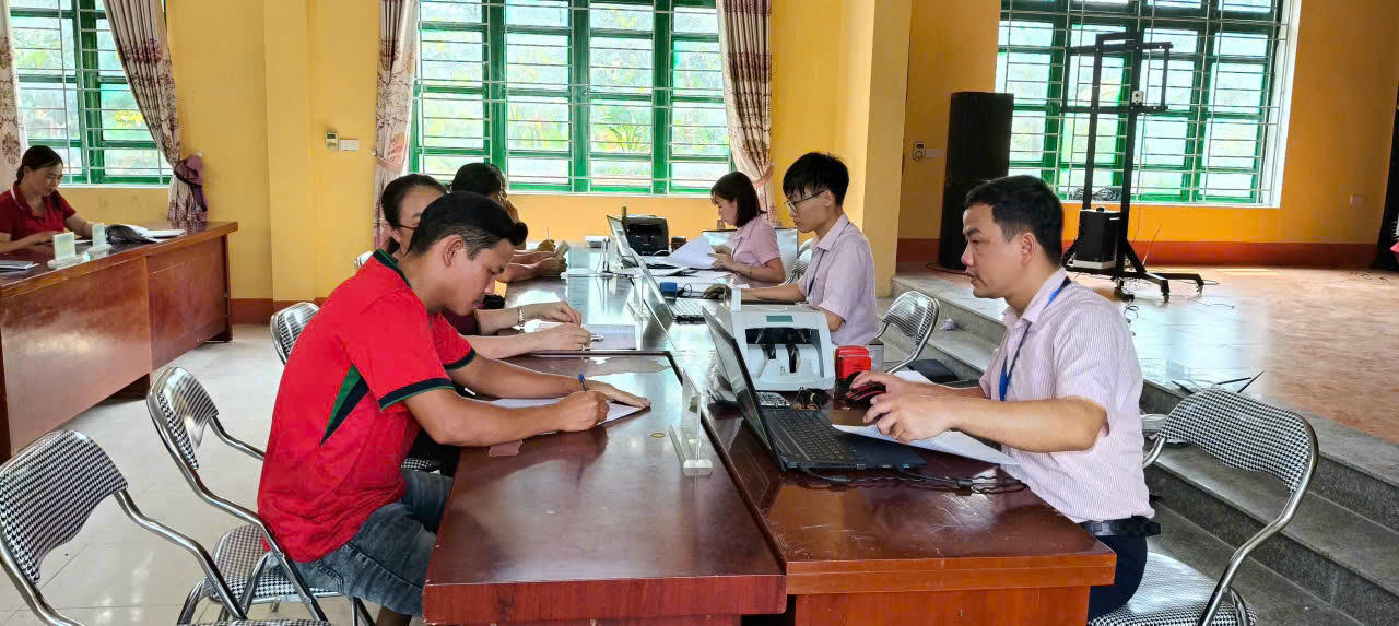 Mạng lưới điểm giao dịch của Phòng giao dịch NHCSXH Lục Yên được giữ vững , thông suốt ngay sau khi sáp nhập cấp tỉnh , mở rộng cấp xã.