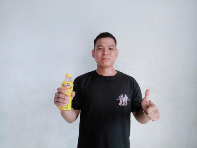 
Anh Dương Khánh Tâm trúng giải Ba là một Airpods Max trị giá 13 triệu đồng từ chương trình khuyến mại “Tiếp năng lượng, bền đam mê” của Number 1 trong hè năm nay.(Ảnh NVCC).