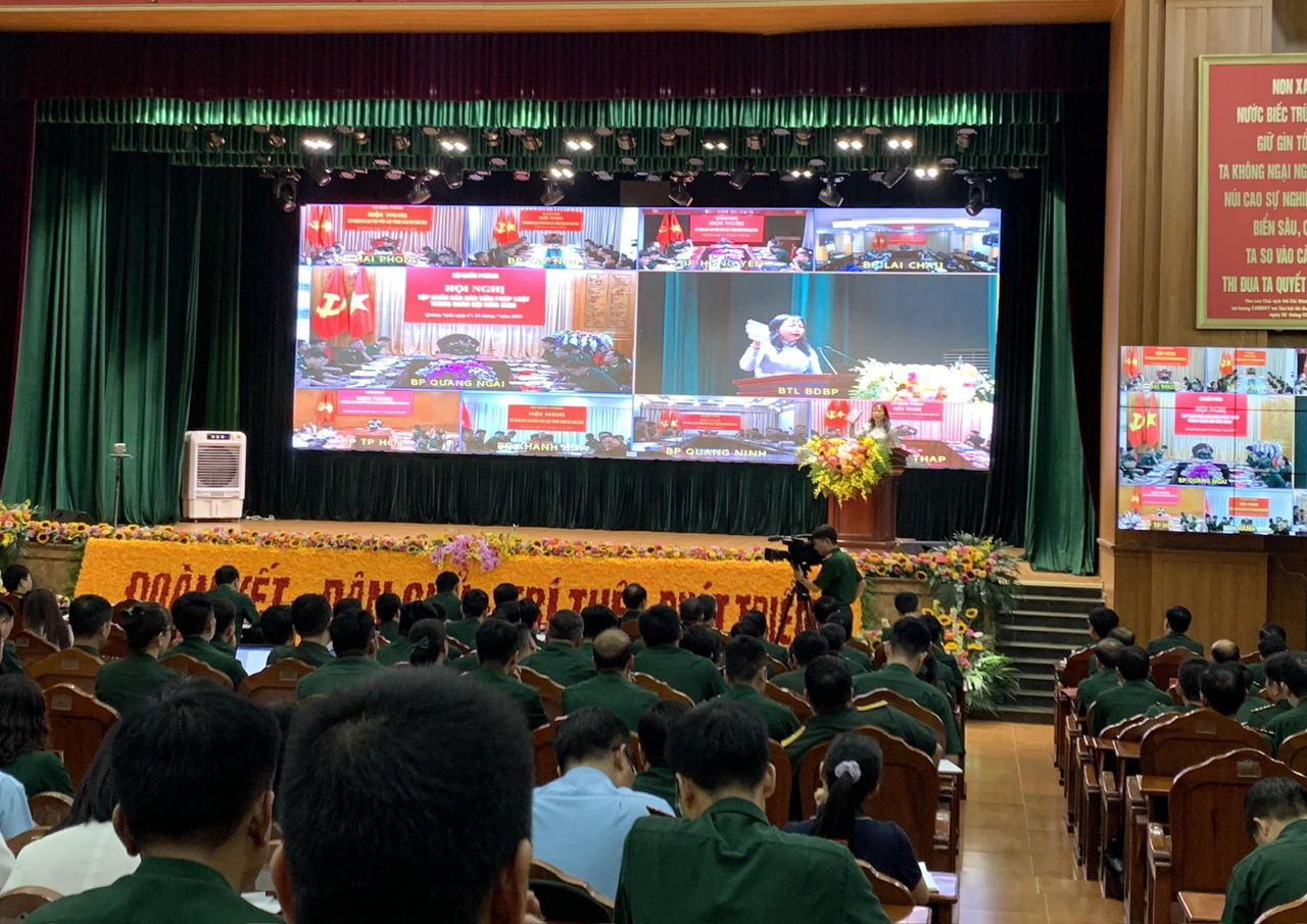 Phấn đấu mỗi cán bộ, chiến sĩ quân đội là một báo cáo viên, tuyên truyền viên pháp luật