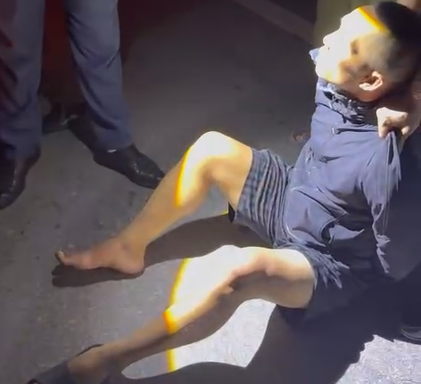 Bắt quả tang đối tượng dùng kéo cướp tài sản trong đêm Bắt quả tang đối tượng dùng kéo cướp tài sản trong đêm