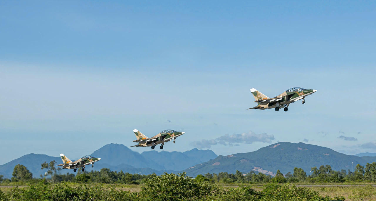 Biên đội 6 máy bay Yak-130 sẵn sàng cho nhiệm vụ A-80