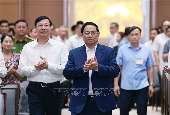 Thủ tướng Phạm Minh Chính đến Hội nghị toàn quốc sơ kết, đánh giá kết quả thực hiện việc tháo gỡ khó khăn, vướng mắc cho các dự án, đất đai. Ảnh: Dương Giang/TTXVN
