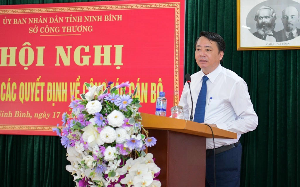 Ông Phạm Hồng Sơn - Giám đốc Sở Công thương tỉnh Ninh Bình phát biểu tại hội nghị.