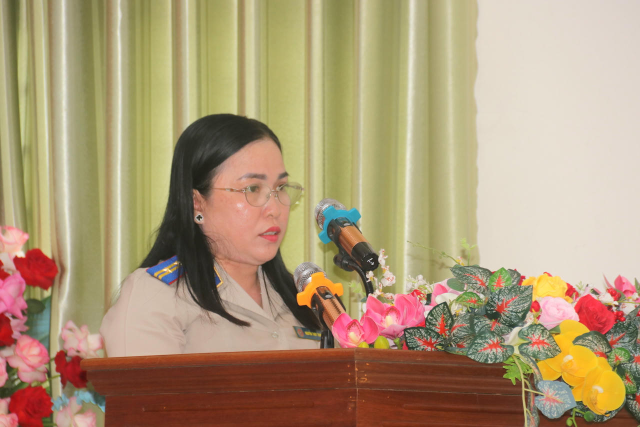 Bà Nguyễn Thùy Trang, Quyền Trưởng phòng THADS Khu vực 4 – Cần Thơ phát biểu tham luận