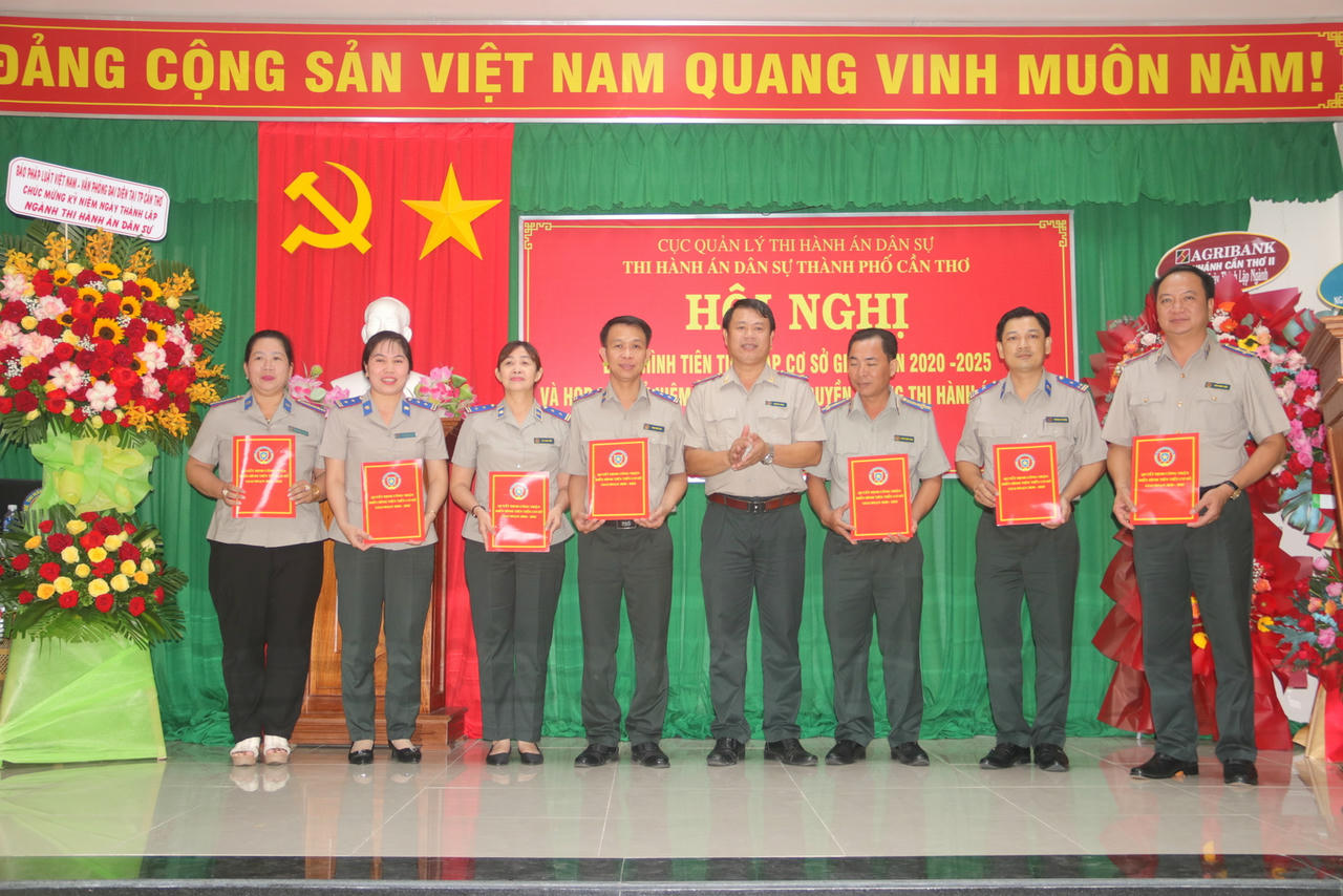Nhiều tập thể, cá nhân được công nhận điển hình tiên tiến