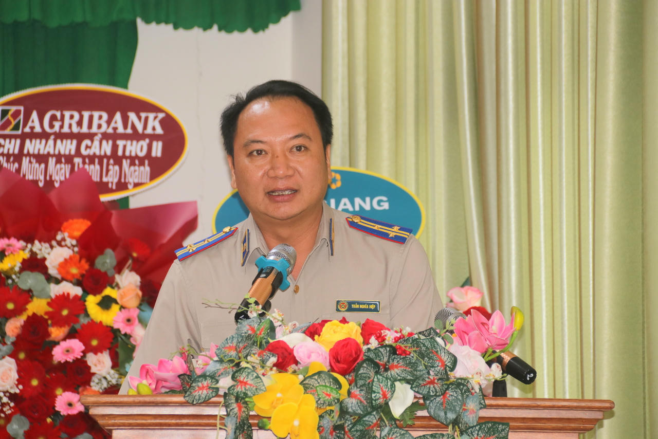 Ông Trần Nghĩa Hiệp, Trưởng phòng THADS Khu vực 12 – Cần Thơ trình bày tham luận