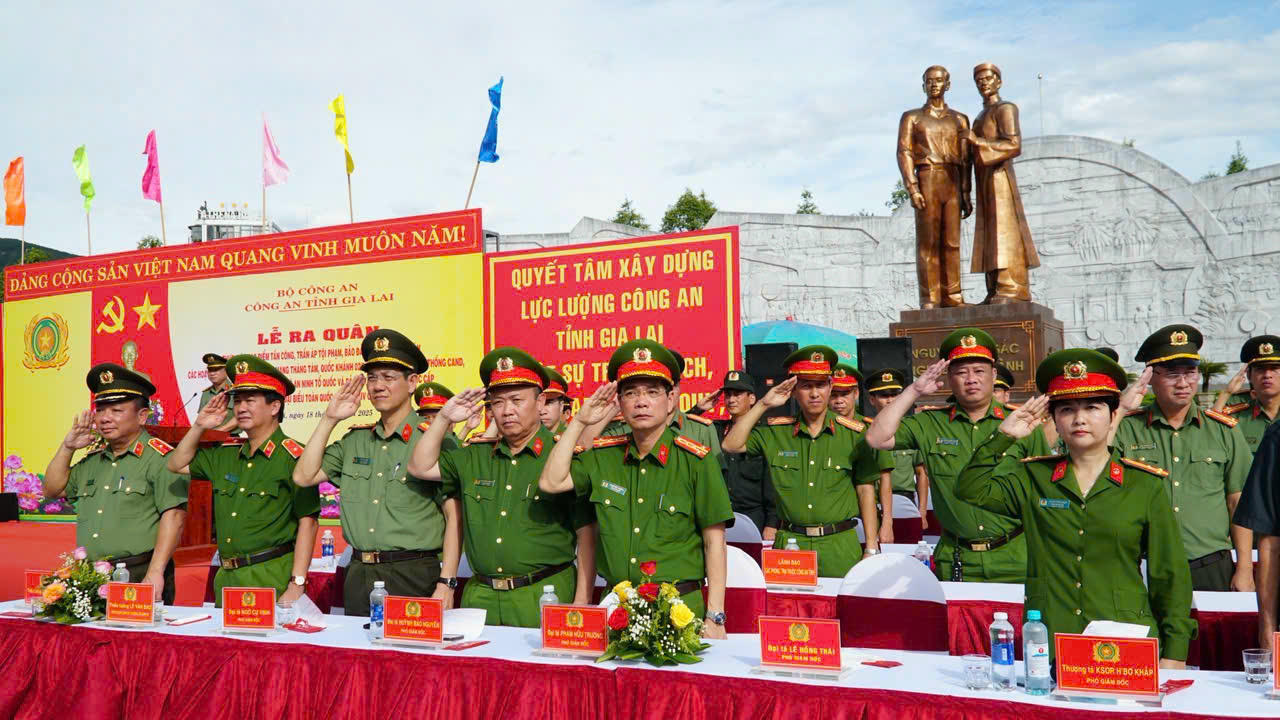 Các lãnh đạo Công an tỉnh Gia Lai