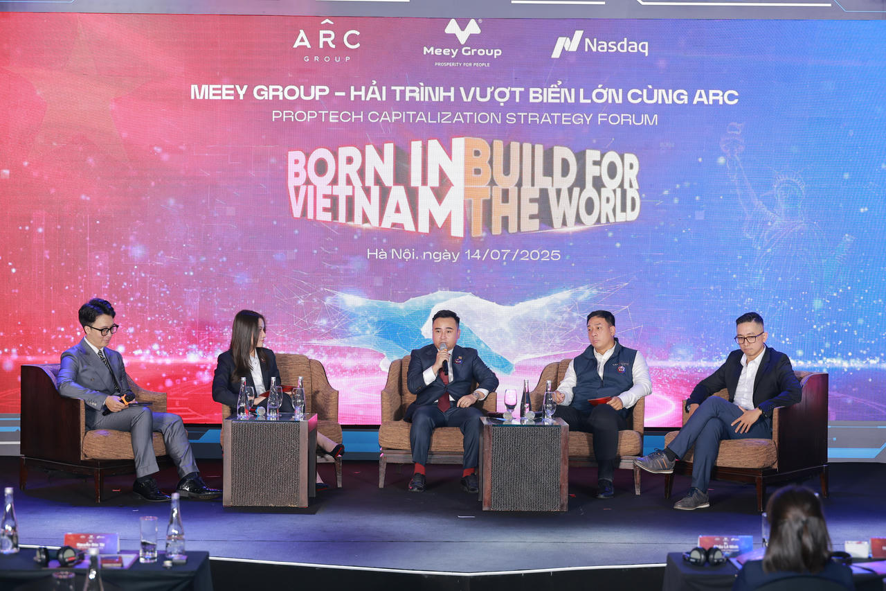 Đại diện ARC Group - công ty tư vấn tài chính, có trụ sở chính tại châu Á chuyên về IPO và SPAC (thứ hai từ phải sang) chia sẻ về cơ hội của các doanh nghiệp công nghệ Việt Nam trên thị trường quốc tế