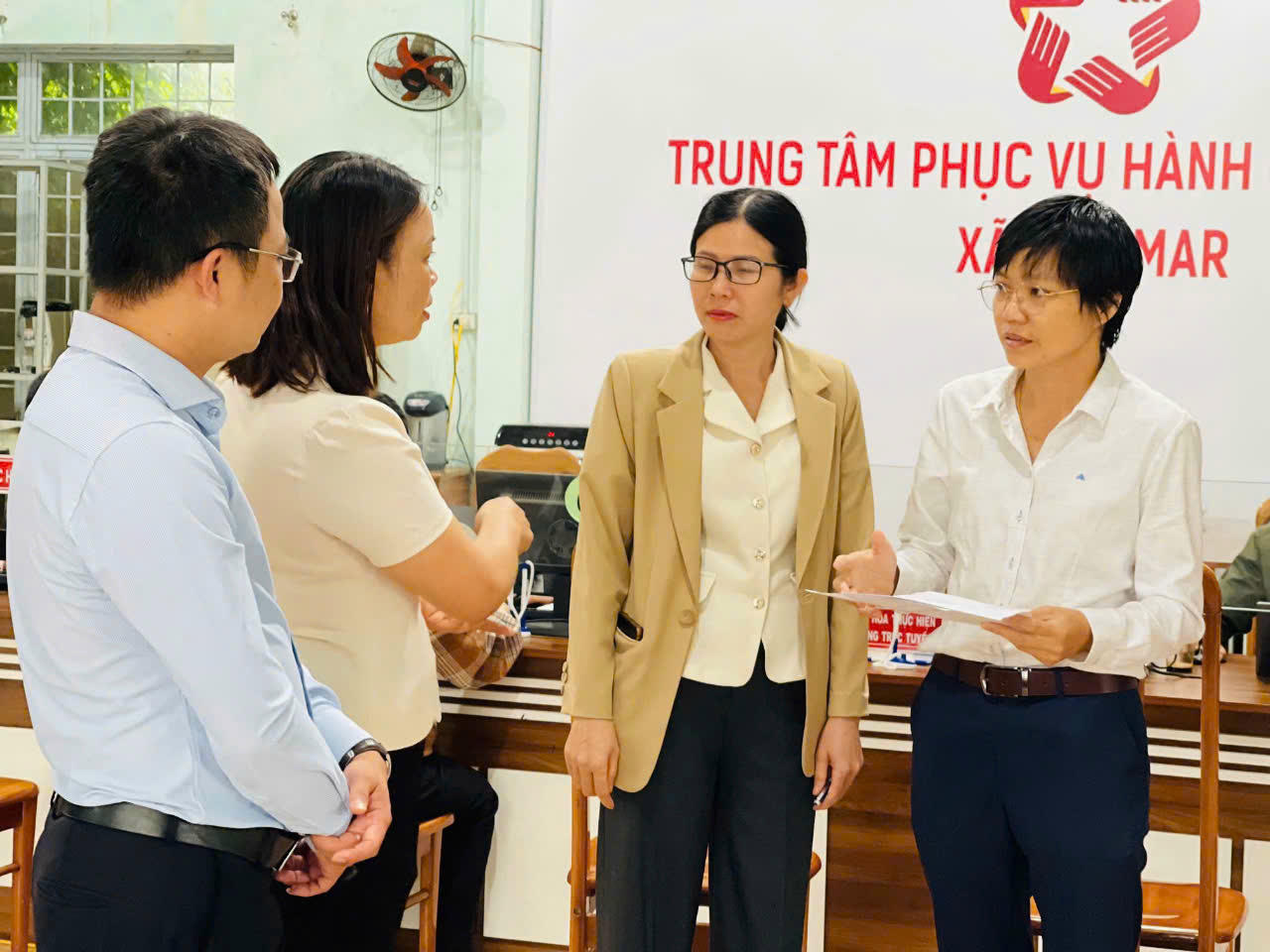 Lãnh đạo xã Đăk Mar quán triệt cán bộ, công chức phục vụ người dân nhanh hơn, tốt hơn và không được phép gián đoạn 