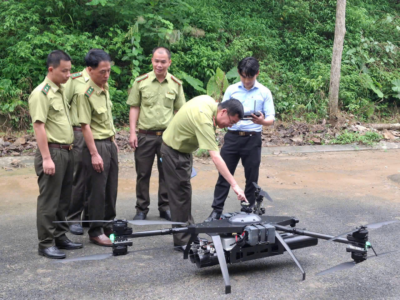 Chi cục Kiểm lâm tỉnh Sơn La tập huấn sử dụng thiết bị bay không người lái UAV.