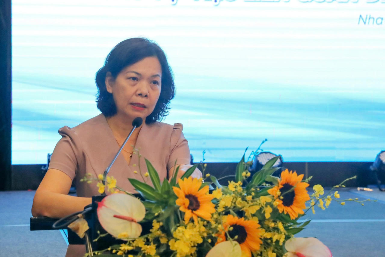 Bà Vũ Ngọc Lan, Vụ phó Vụ Pháp chế, NHNN phát biểu tại Hội thảo.(Ảnh trong bài: H.Thắng)