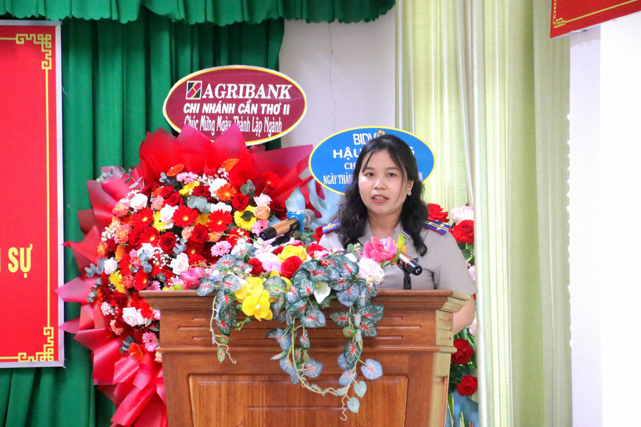 Bà Nguyễn Thị Út, Phó Trưởng phòng THADS Khu vực 5 – Cần Thơ tham luận tại hội nghị