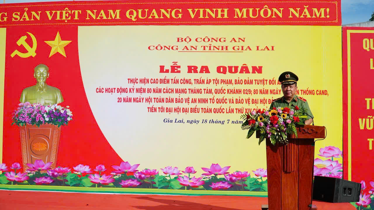 Thiếu tướng Lê Quang Nhân - Giám đốc Công an tỉnh Gia Lai phát biểu tại buổi lễ