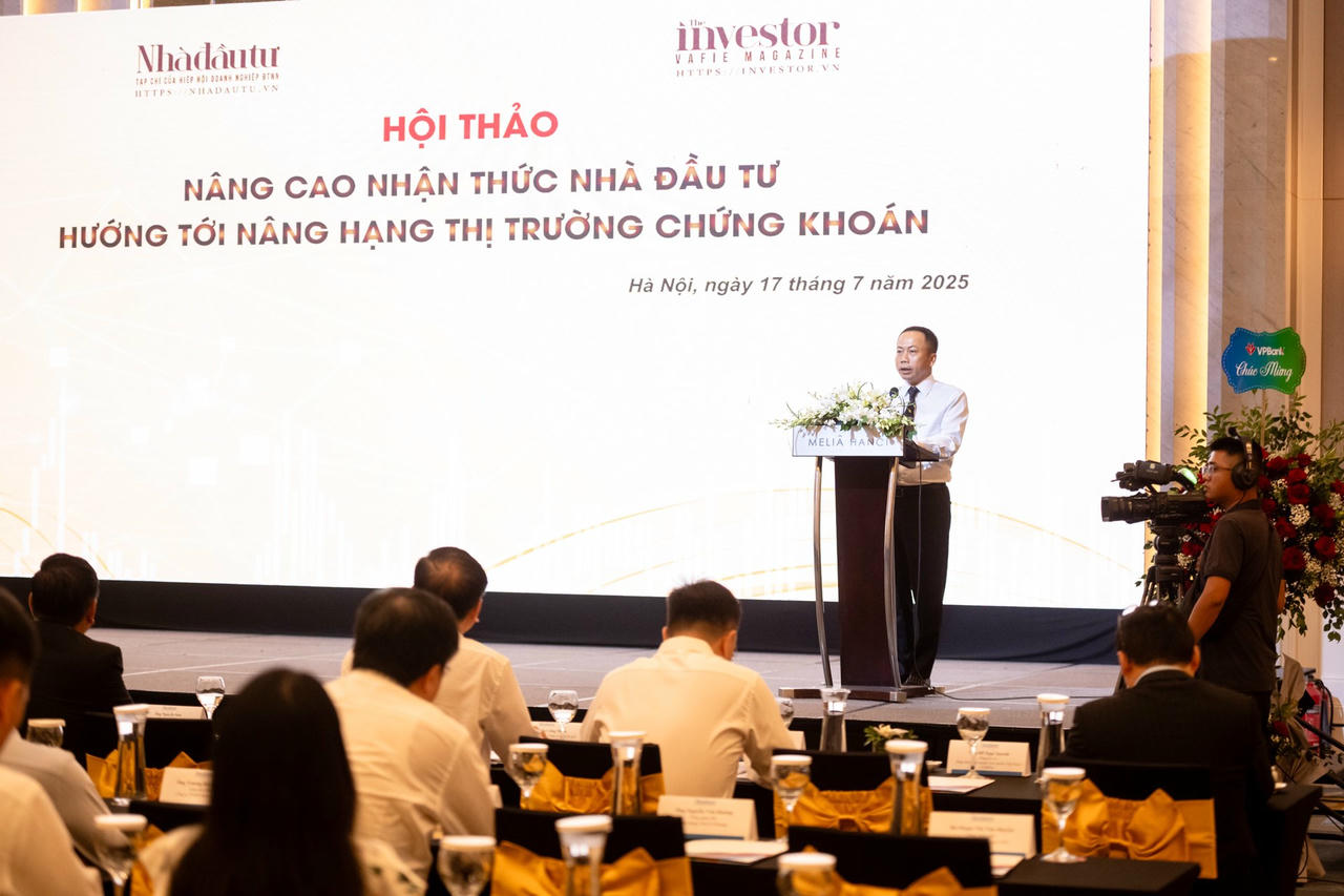 Ông Phạm Đức Sơn - Tổng biên tập Tạp chí Nhà đầu tư phát biểu khai mạc hội thảo.