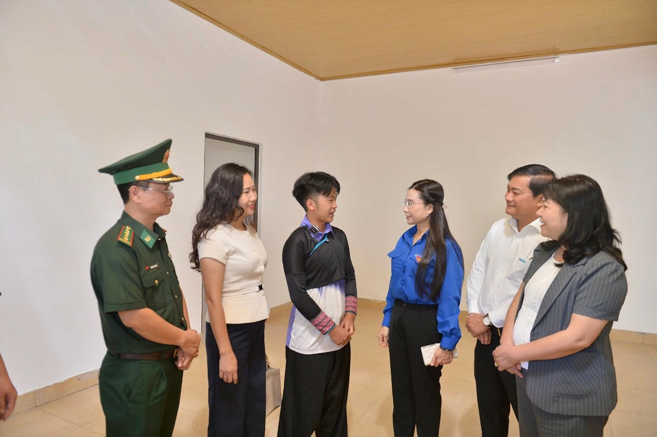 Thào A De, Thôn Phìn Chải 2: “Được về nhà mới là niềm vui của tôi cũng như người dân 28 ngôi nhà mà Hòa Phát tài trợ, cuộc sống mới bình yên đã đến với bà con nơi đây”  