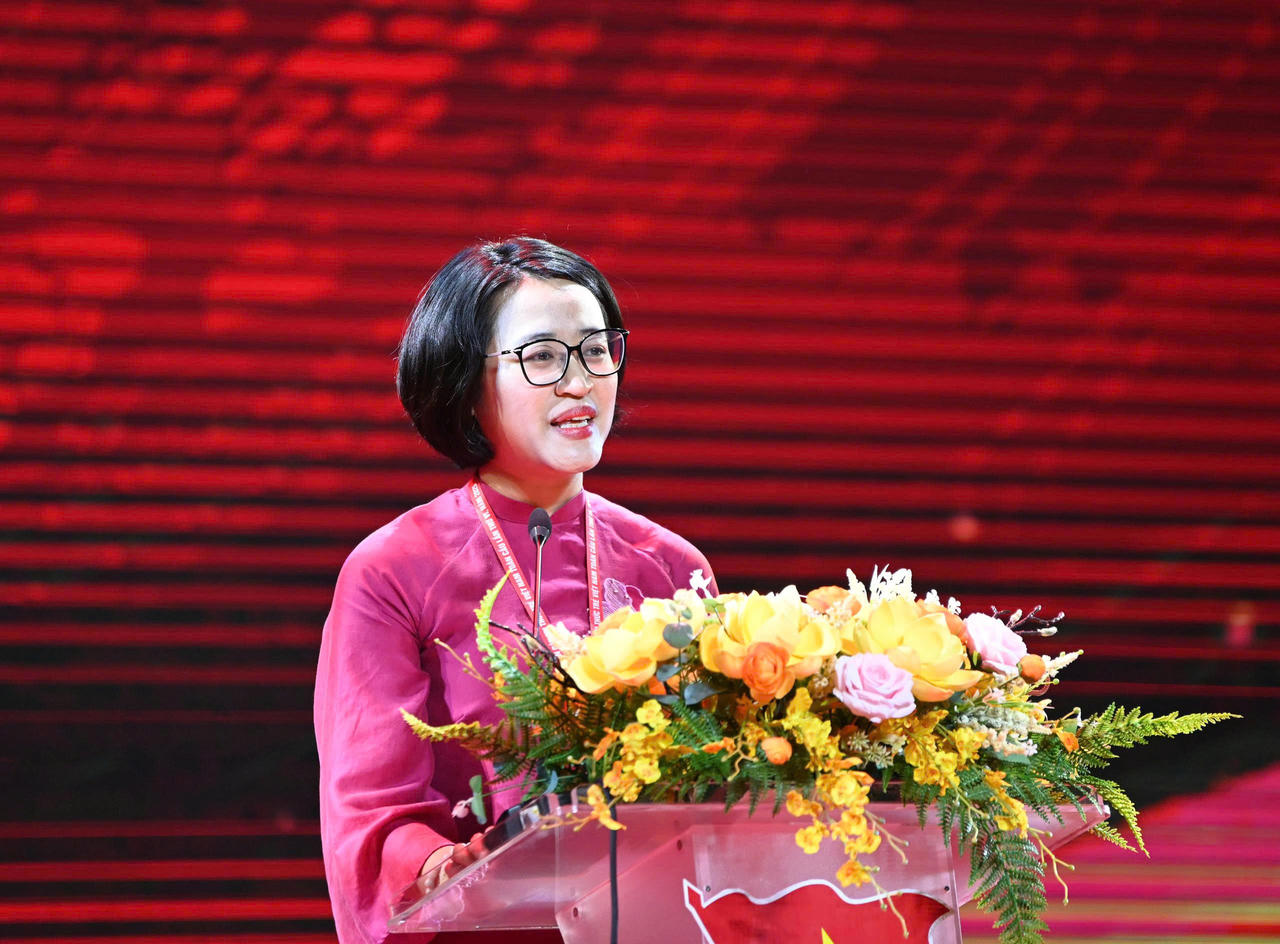 PGS.TS. Đào Việt Hằng, Phó Chủ tịch Hội LHTN Việt Nam, Chủ tịch Mạng lưới Trí thức trẻ Việt Nam toàn cầu chia sẻ về Diễn đàn. (Ảnh: Đ.Hải)