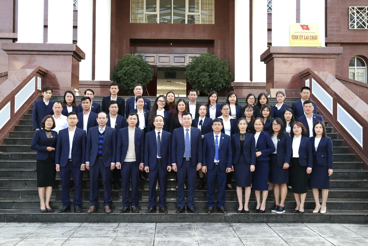 Các thế hệ cán bộ, công chức, viên chức và người lao động Sở Tư pháp tỉnh Lai Châu luôn nỗ lực phấn đấu, đoàn kết,...