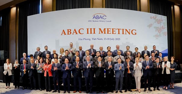 Chủ tịch nước Lương Cường chụp ảnh cùng các thành viên ABAC